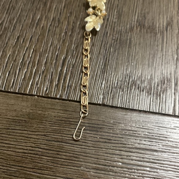 Vintage Lisner Maple Leaf Faux Pearl Necklace Open Work GoldTone - Picture 8 of 12